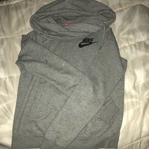 GENTLY USED WOMENS NIKE HOODIE (DISCOUNTED SHIP)